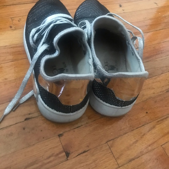 Shose - Picture 2 of 6